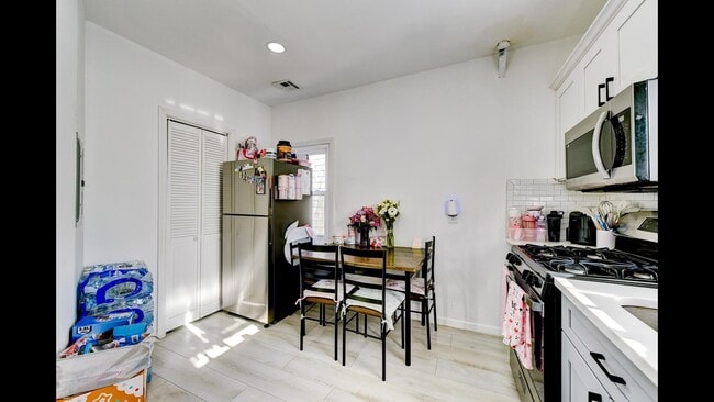 Building Photo - 1215 80th St