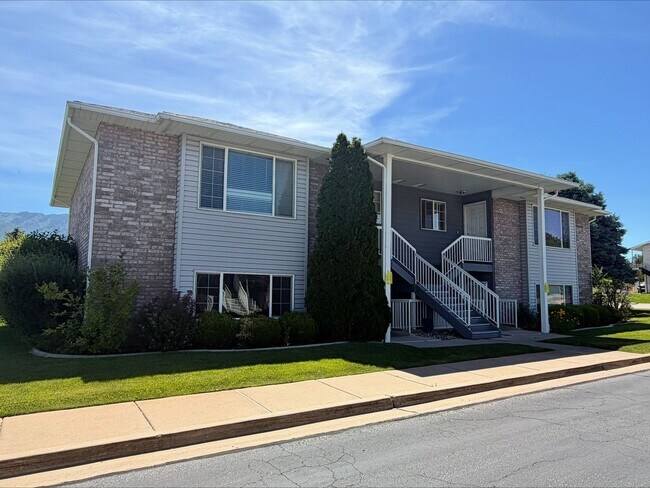 Building Photo - Move In for Less! $1,000 Move-In Credit | 2 Bed 1.5 Bath Condo in Ogden!
