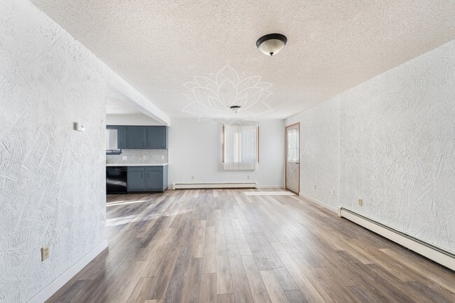 Building Photo - 621 N Rogers Ave