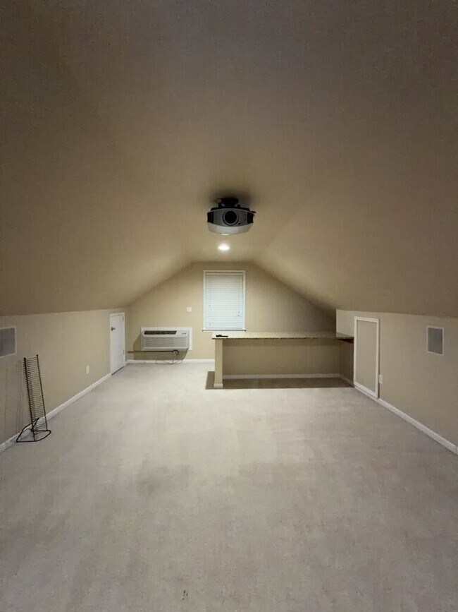 Building Photo - Beautiful 4 Bedroom, 3 Bath Home-211 Bethesda Ct.