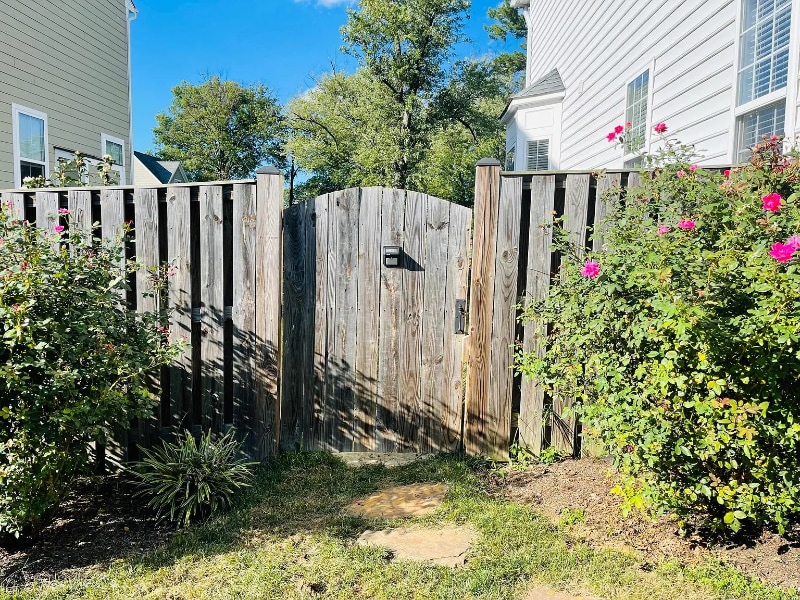 Building Photo - 445 Knoll St NW