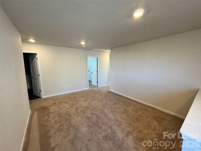 Building Photo - 2011 Weddington Pointe Dr