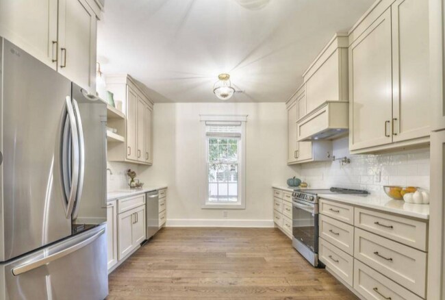 Building Photo - 412 2nd Ave