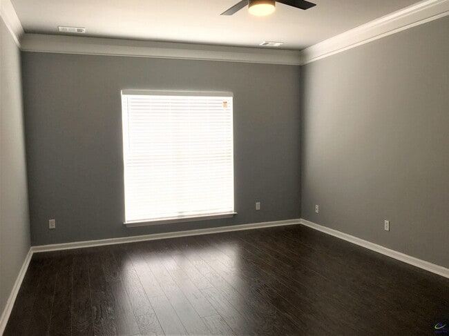 Building Photo - 101 Oldfield Ct