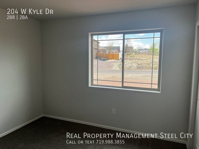 Building Photo - 204 W Kyle Dr
