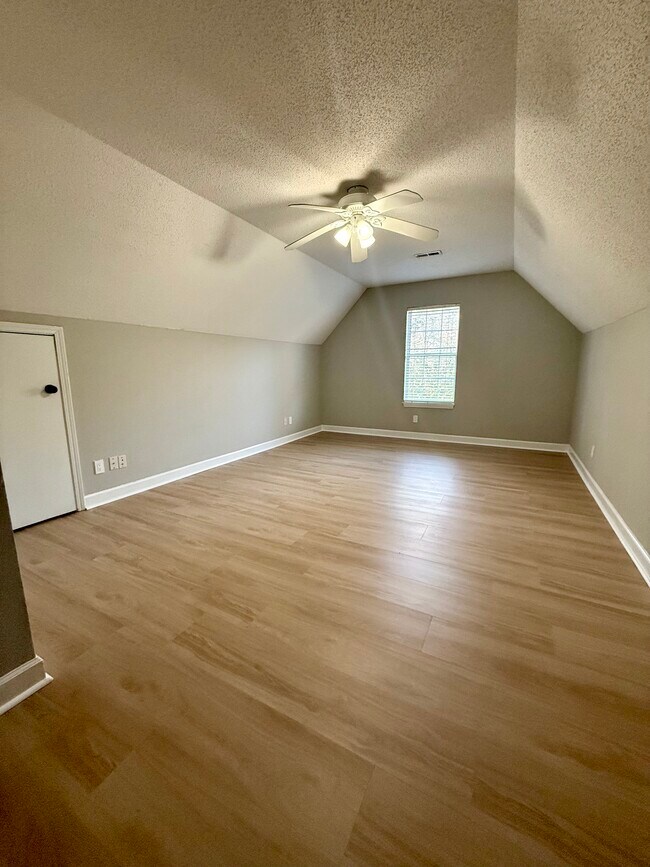 Building Photo - 27 Montford Ct