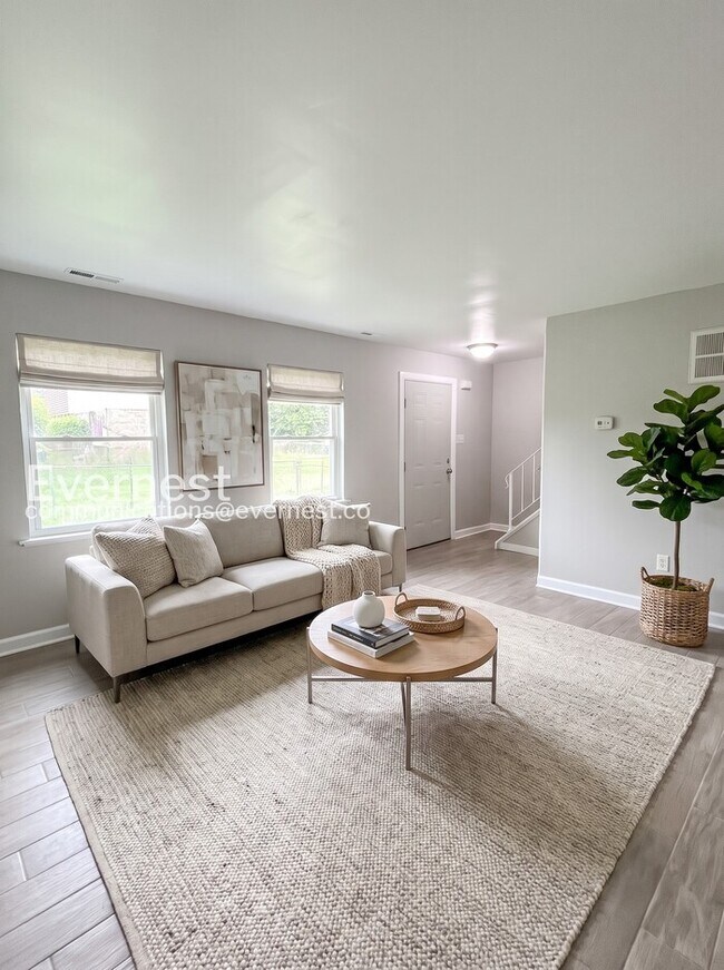 Building Photo - 3-Bedroom Home with Spacious Living and Convenient Amenities / Pet-Friendly / Vouchers Accepted /...