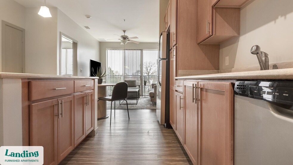 Building Photo - 5800 Highlands Plaza Dr