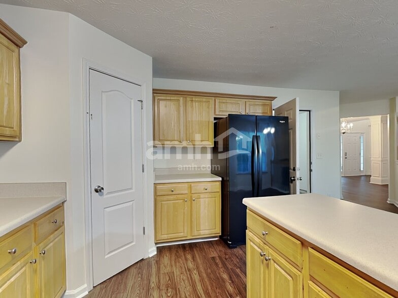 Building Photo - 247 River Pass Ct NE