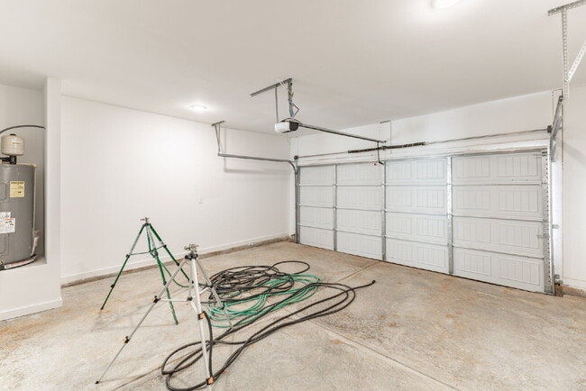 Building Photo - "Charming Newly built 3-Bed Townhouse Retreat with Granite Elegance in Prime Huntsville Location!"