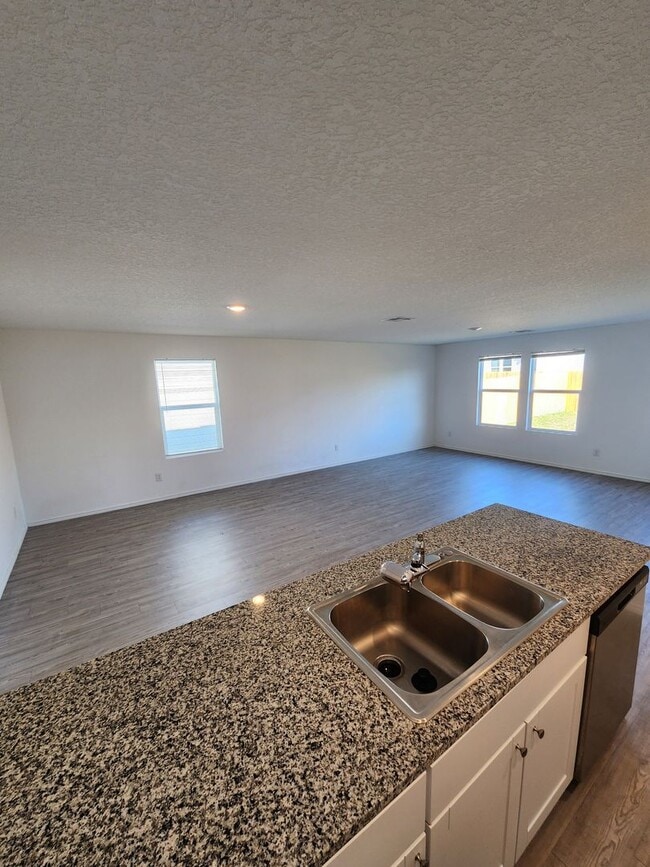 Building Photo - PALOMA Subdvison/ Converse Area