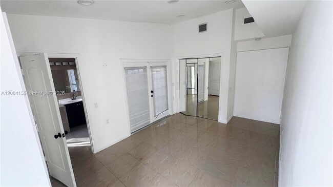 Building Photo - 165 NE 162nd St