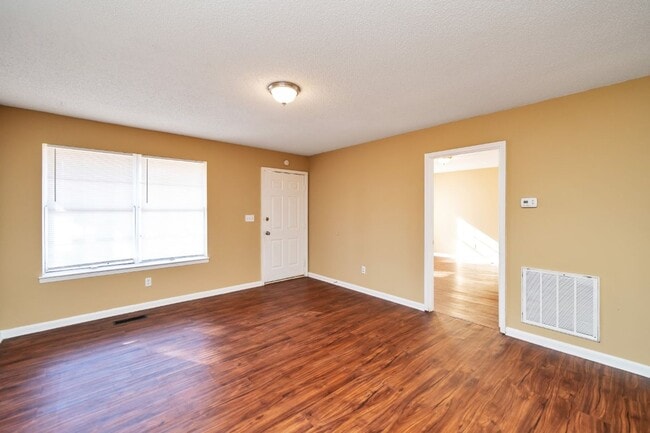 Building Photo - Spacious 4-Bedroom Home in Pleasant Grove ...