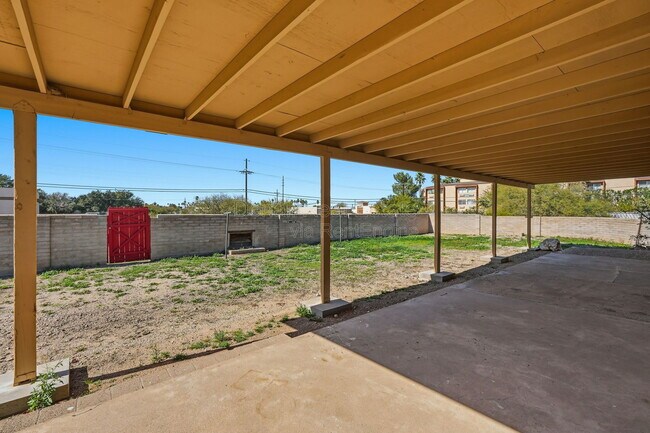 Building Photo - 210 S Alandale Pl