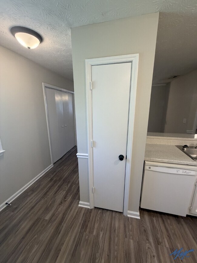 Building Photo - 1248 Hamilton Dr