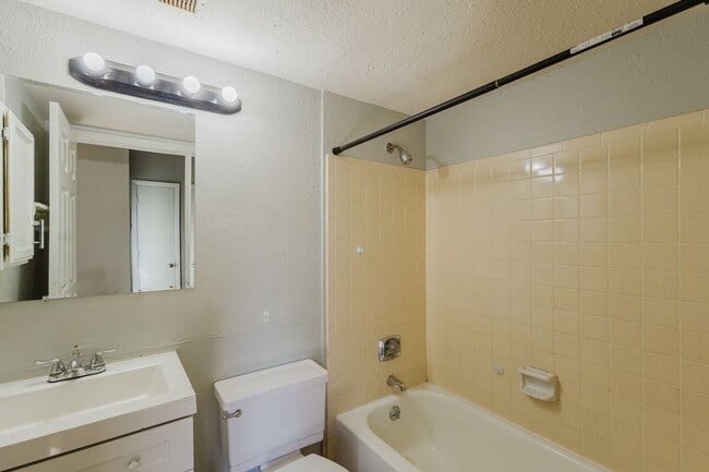 Building Photo - 932 S Dearborn Way