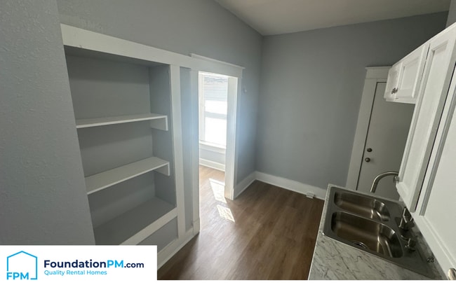 Building Photo - 1688 Glenview Ave