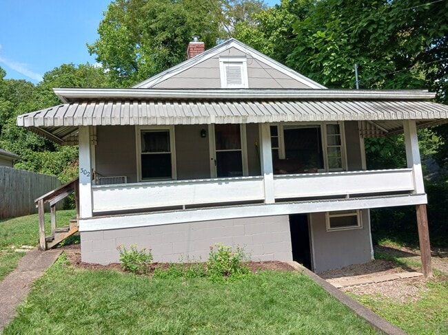 Building Photo - 302 Colegate Dr