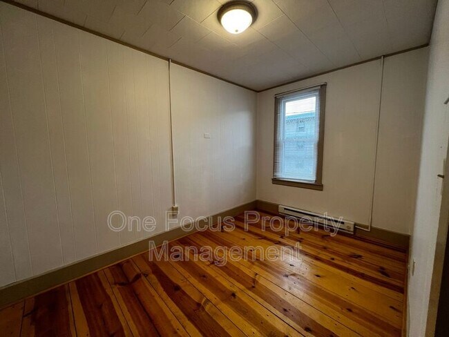 Building Photo - 525 W Church St