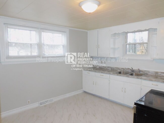 Building Photo - 3405 Derby Pl