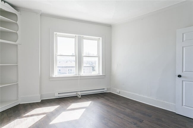Building Photo - 85 Mapledale St