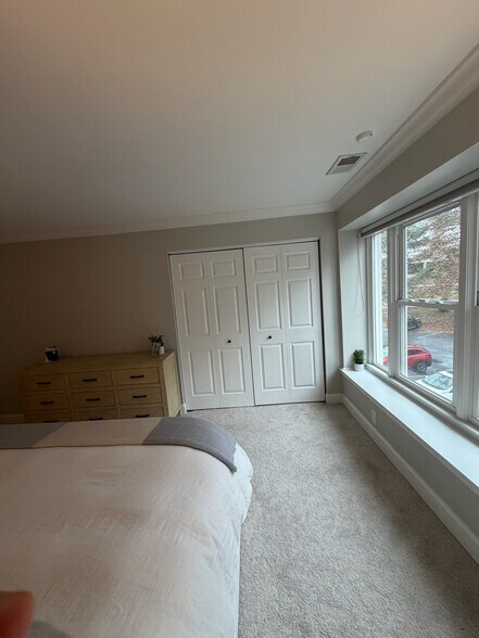 Building Photo - 7602 Lakeside Village Dr