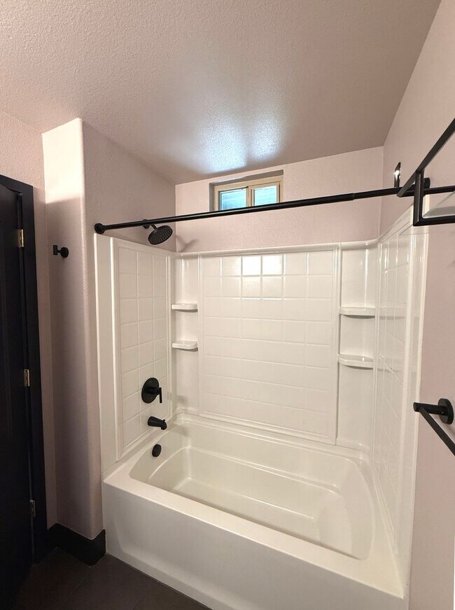 Building Photo - NEW CONSTRUCTION HUGE 1800sf 3BR/3BA 2GR C...