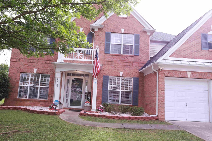 Building Photo - Room in House on Red Birch Dr