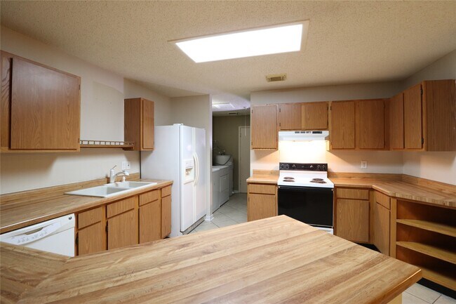 Building Photo - 13026 Cavern Park Dr