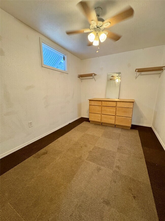 Building Photo - 814 1/2 W 21st St