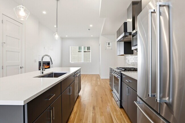 Building Photo - $2,745.95, 2-bed, 2.5 bath, located in Denver with a Rooftop Patio