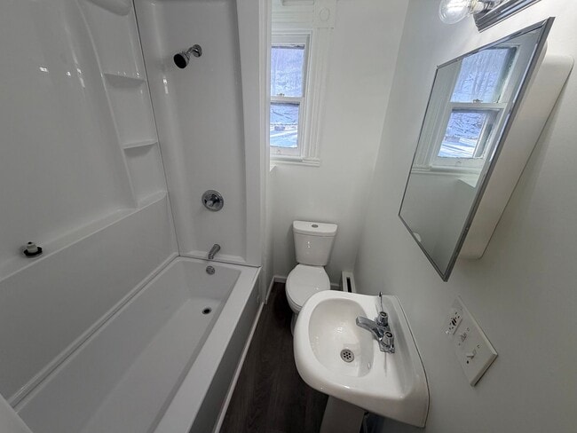 Building Photo - 446 4th St