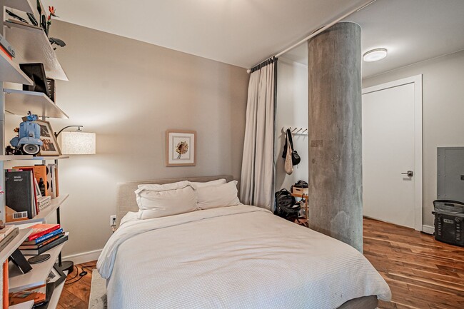 Building Photo - LUX 1BD, 1.5BA Lakehouse Condo with Bonus Den