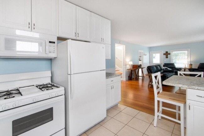 Building Photo - 1300 Dodge St