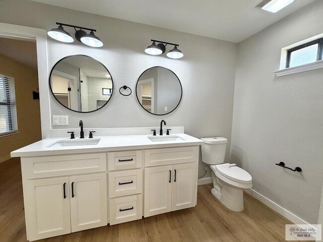 Building Photo - 35059 Anaqua Dr