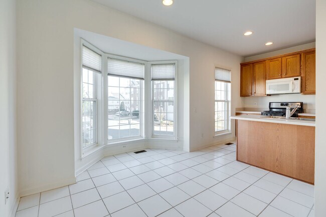 Building Photo - 6327 Dunn Ct