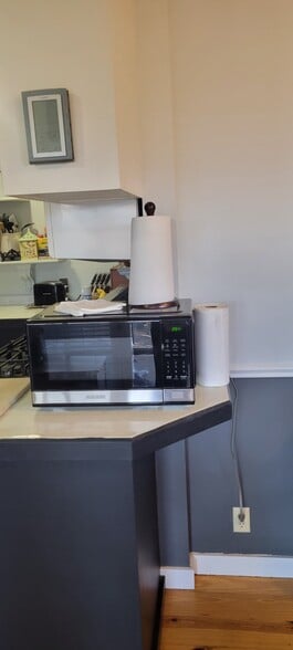 Building Photo - 1055 NE Grandview Dr