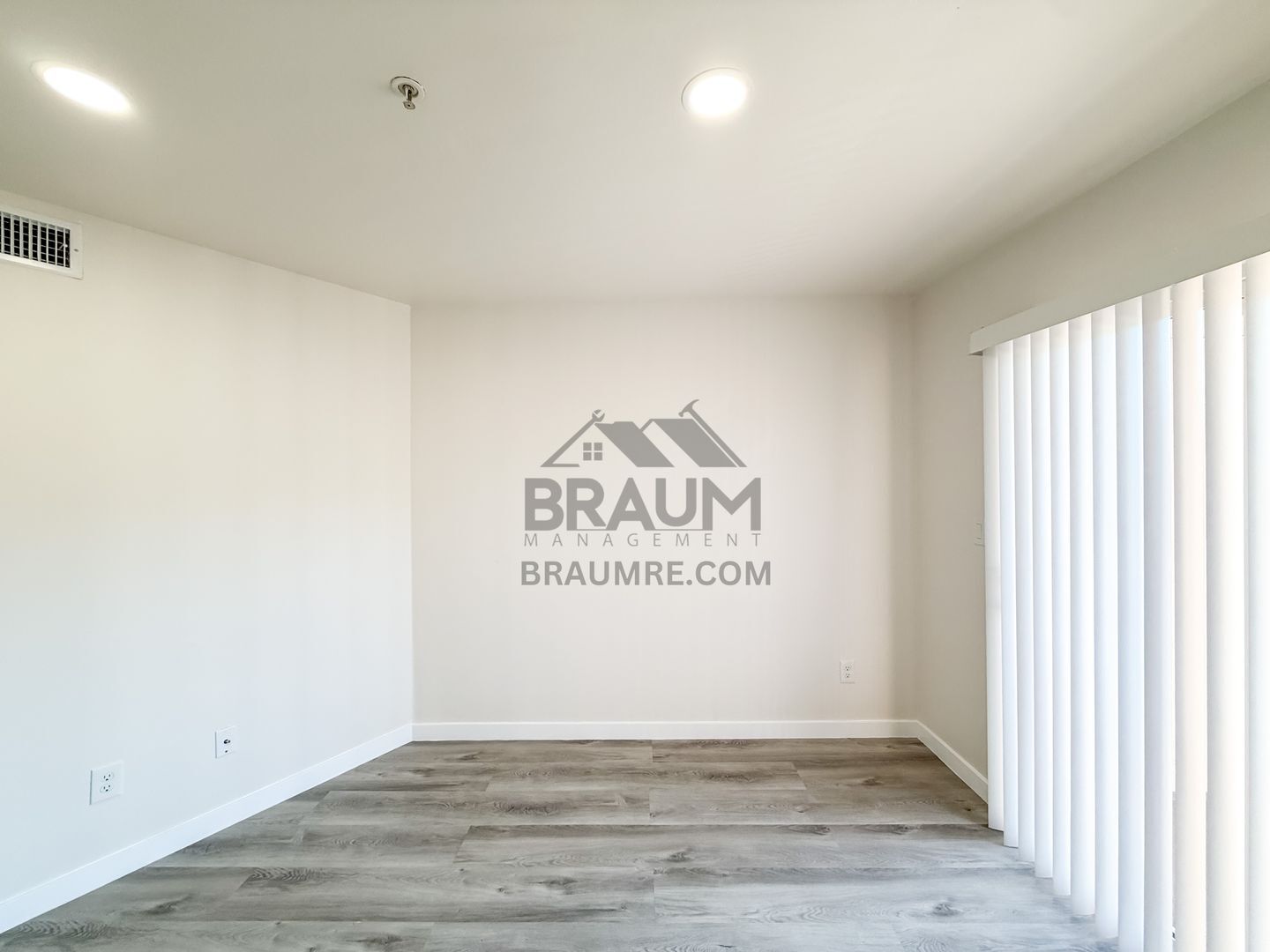 Building Photo - 7323 Winnetka Ave