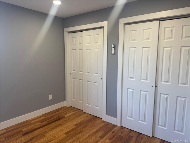 Building Photo - 1035 Montauk Hwy