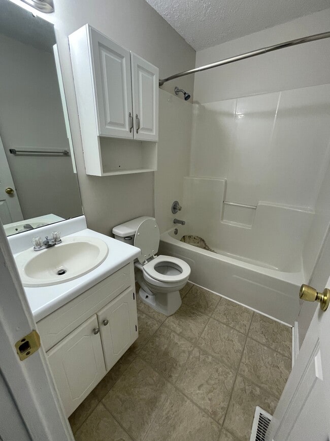 Building Photo - 112 Candle Brook Dr
