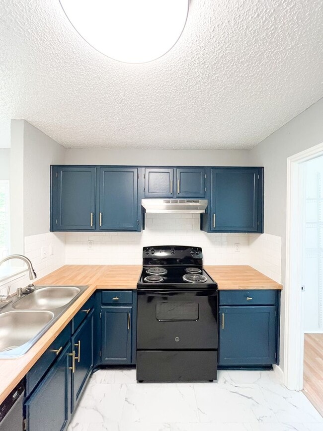 Building Photo - Available NOW!!!! This charming 2 story, 4...