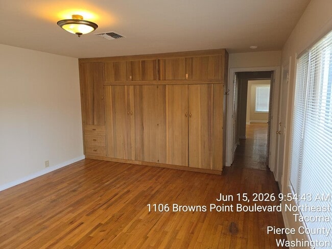 Building Photo - Tacoma views retro 3 bed 2 bath home, available now!