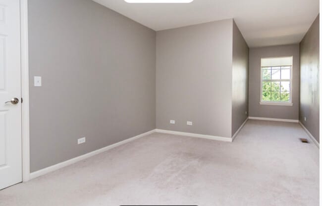 Building Photo - 10S449 Carrington Cir