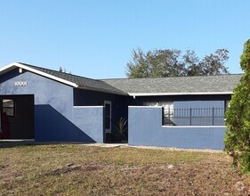 Building Photo - 2 Bedroom Pool Home