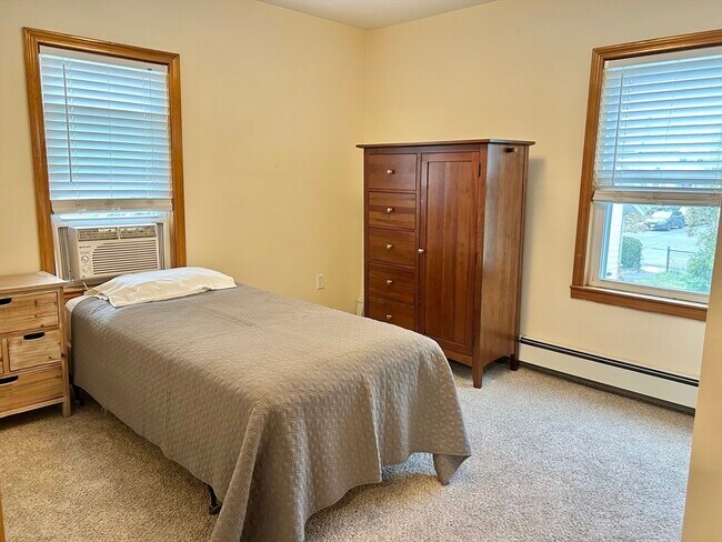 Building Photo - 13 Princeton St