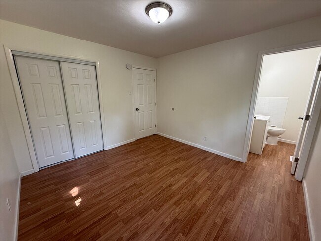 Building Photo - 10078 Green Valley Dr
