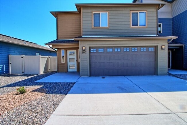 Building Photo - Modern 3 Bedroom 3 Bath Townhome in New Construction Neighborhood