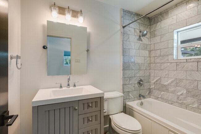 Building Photo - 4427 E Turney Ave