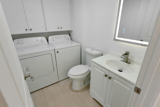 Building Photo - 2018 20th Ct