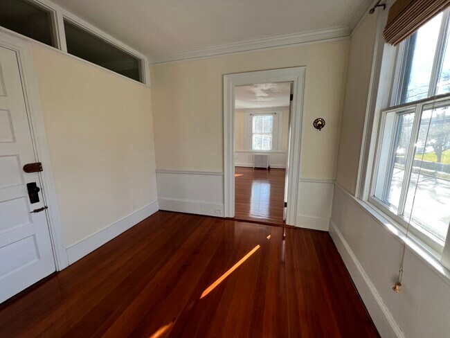 Apt Vestibule - 260 High St